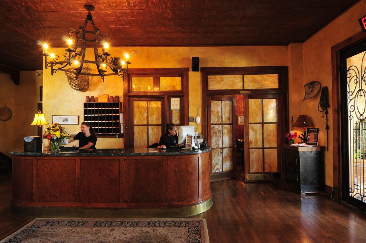 Gage Hotel Маратон Екстериор снимка