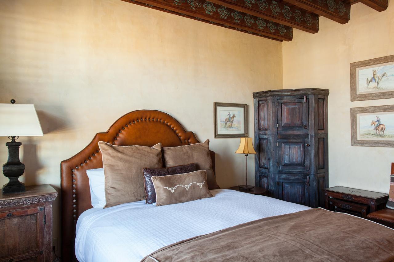 Gage Hotel Маратон Екстериор снимка